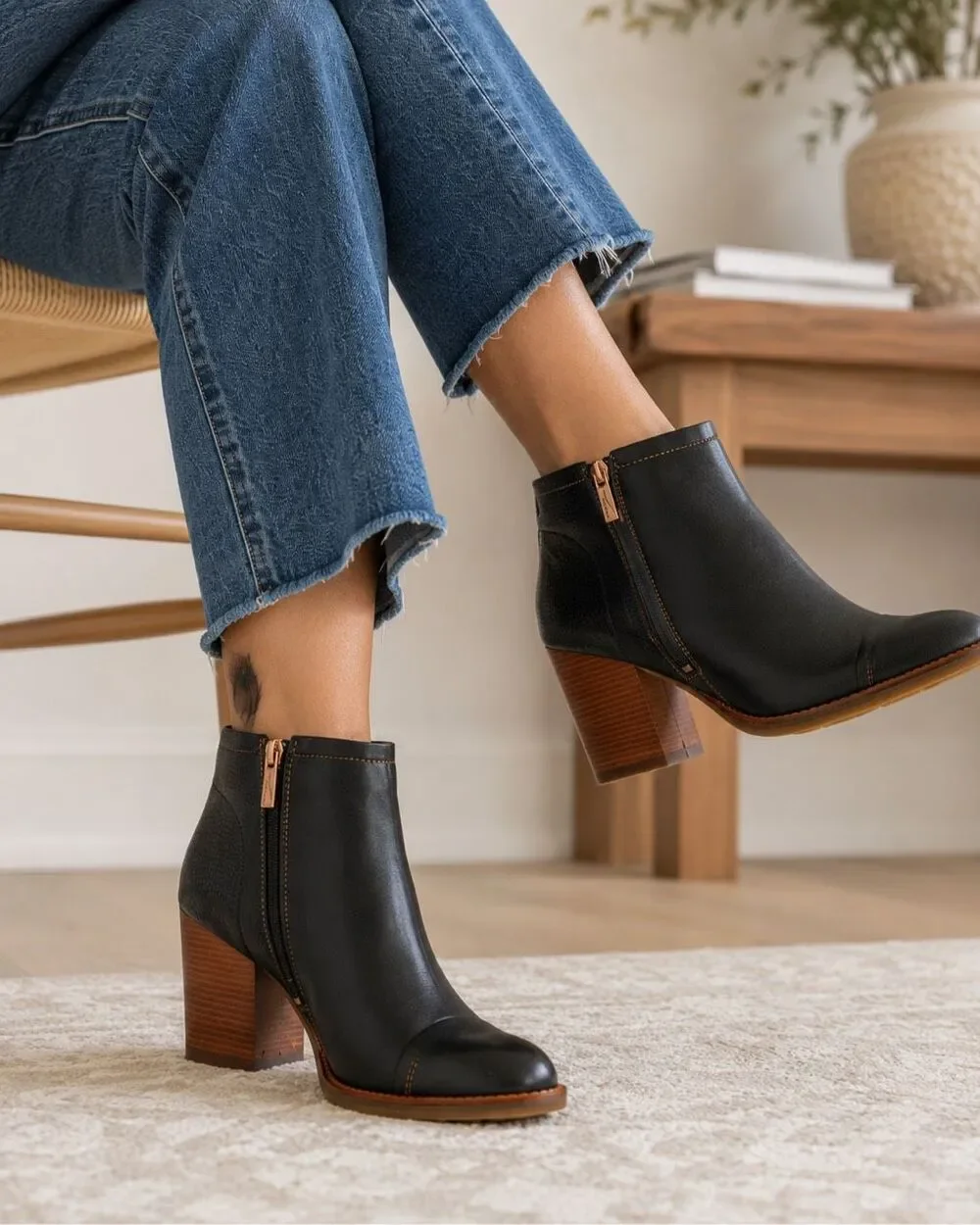 Hush Puppies Axelle Dewey Black Leather Ankle Booties Block Heel NIB Size 8.5